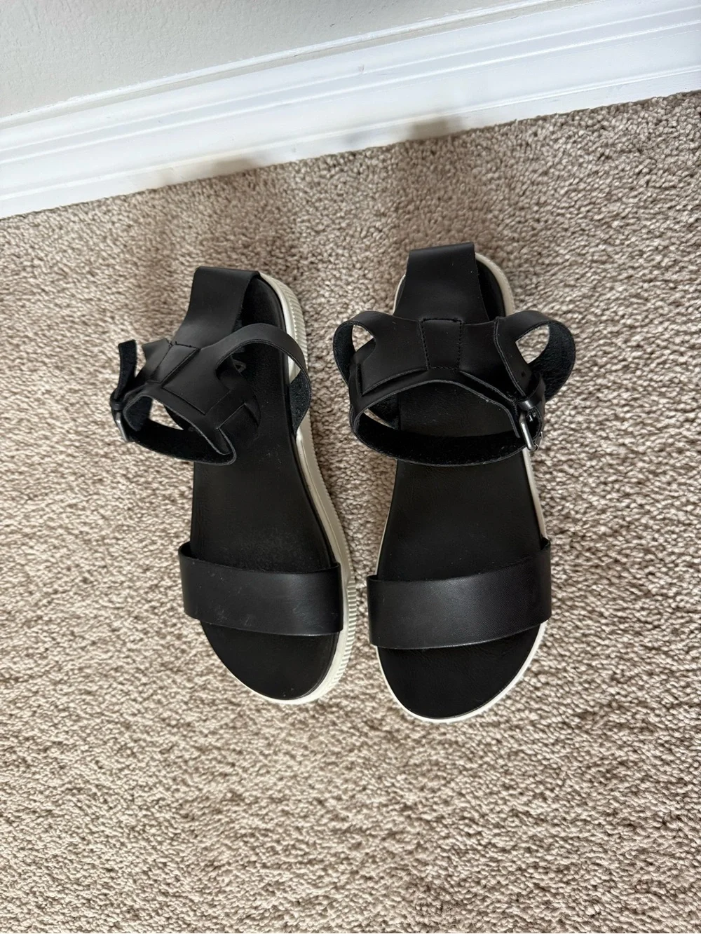 MIA black platform