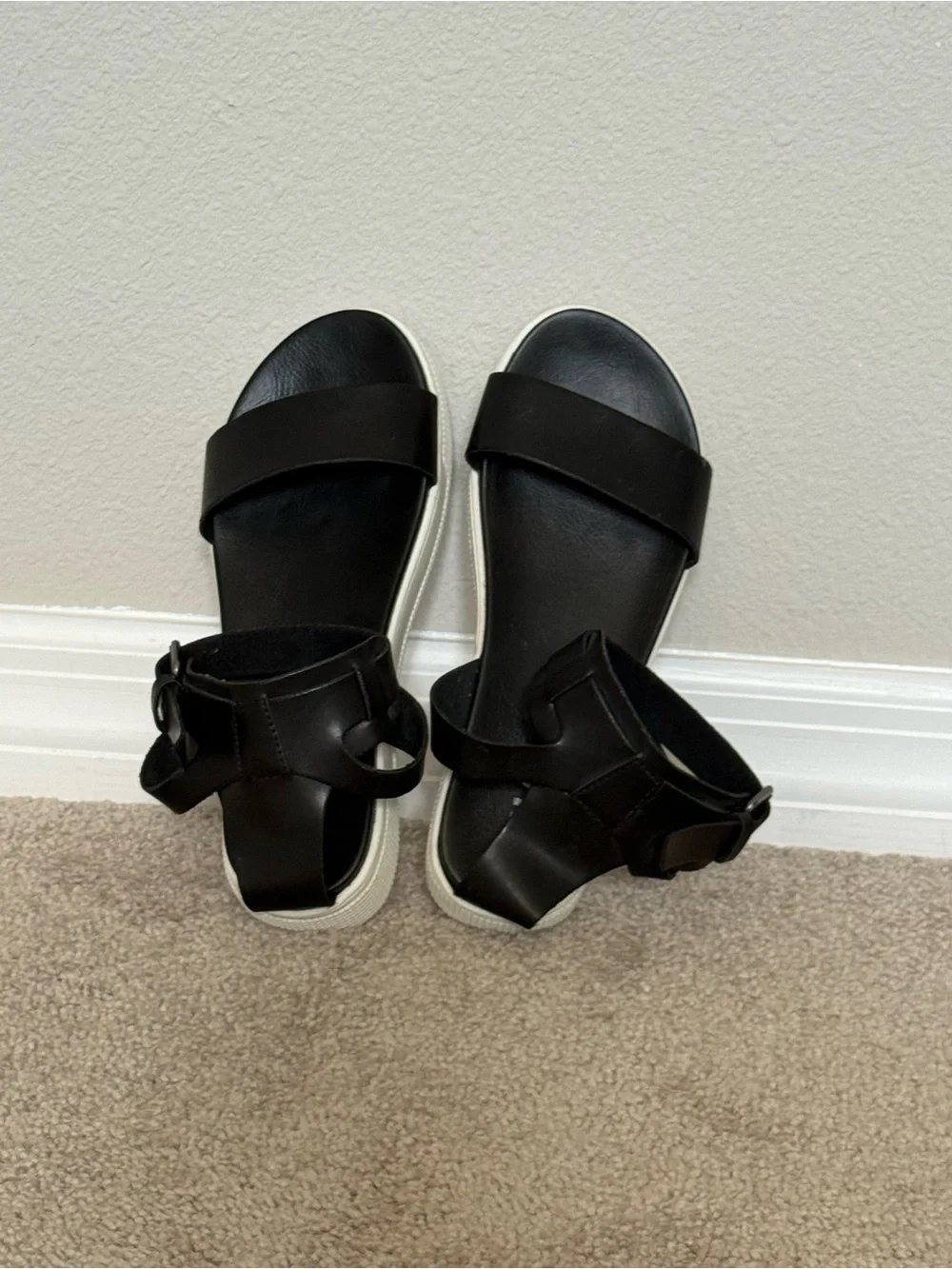 MIA black platform