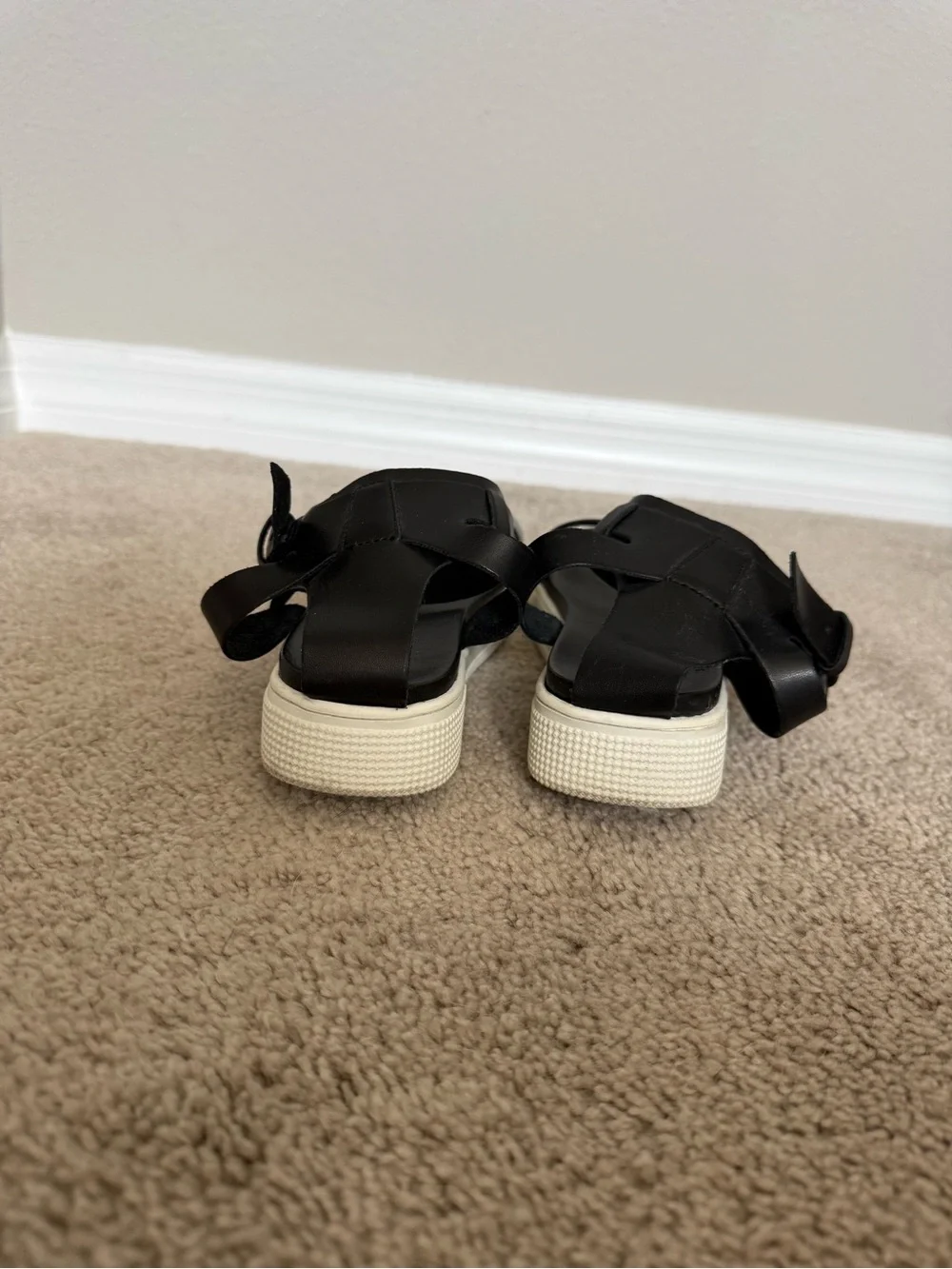 MIA black platform
