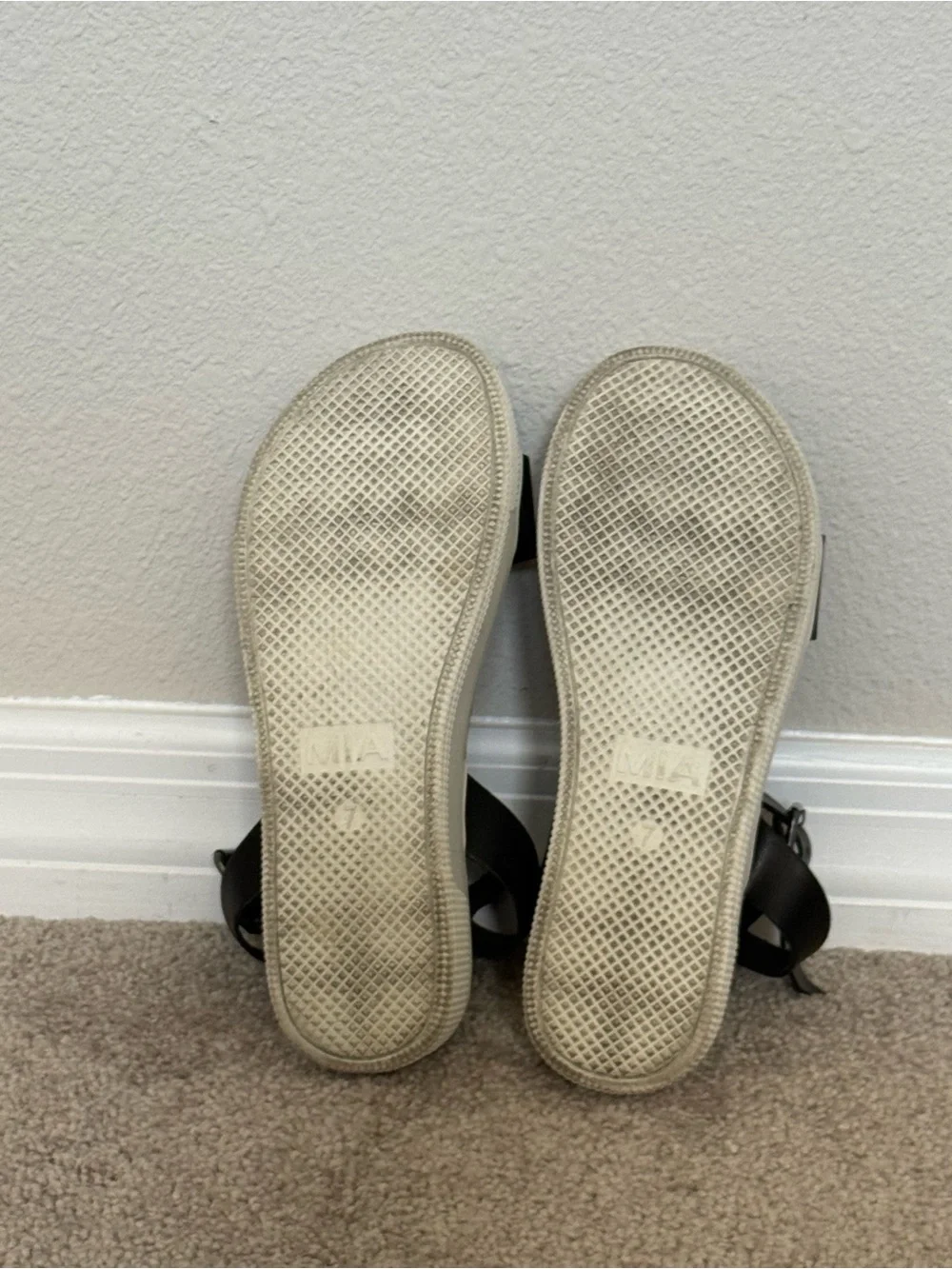 MIA black platform
