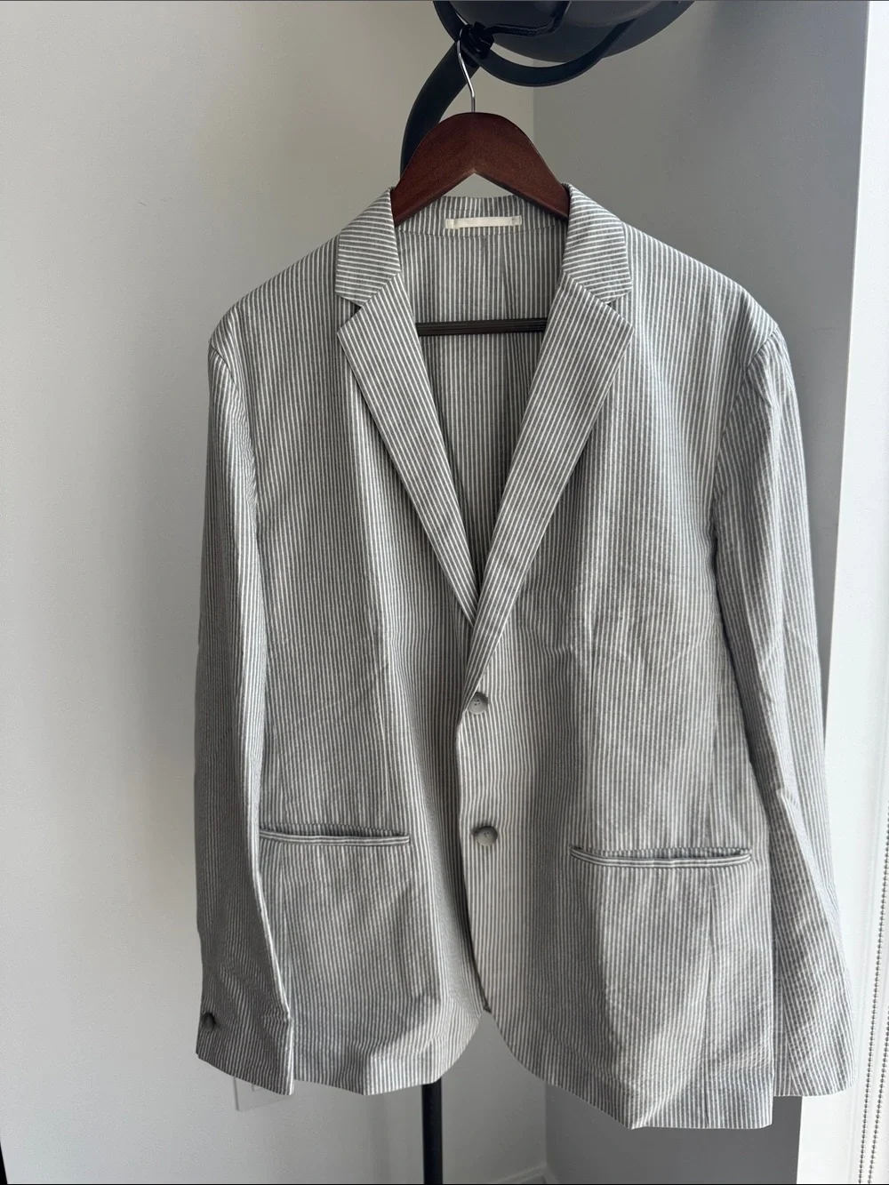 Theory Men's Light Gray Seersucker Blazer - Classic Tailored Jacket