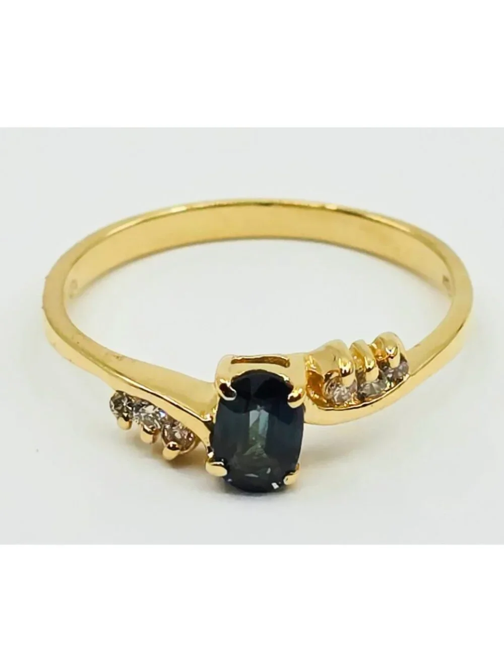 Beautiful 14K Solid Yellow Gold Designer Oval Sapphire & Diamond Ring - Size 9.5