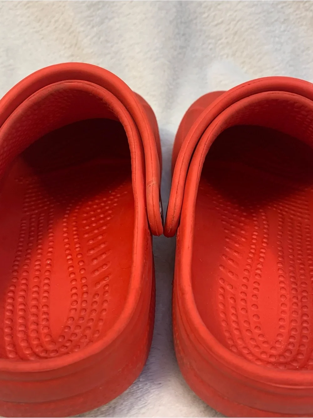 CROCS secure clogs provides