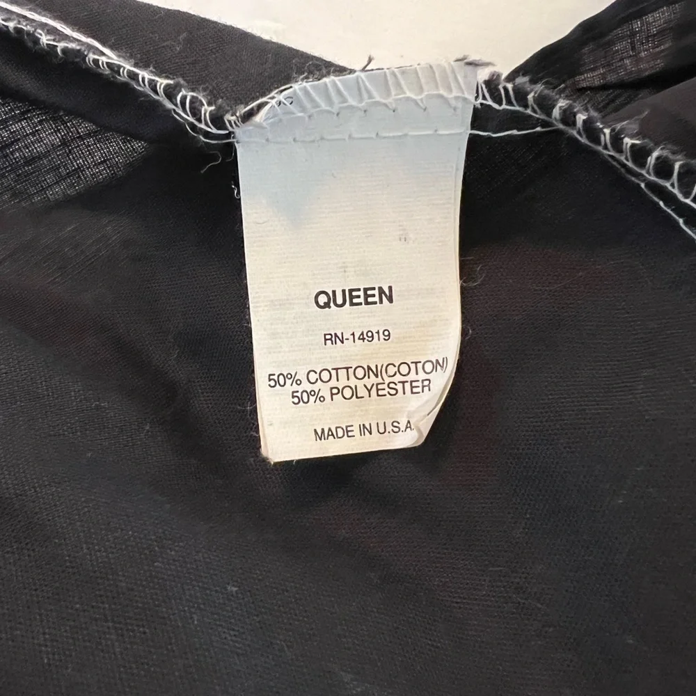 J.P. Steven’s and Co. Inc. Black Dust Ruffle Queen Size Bed GUC