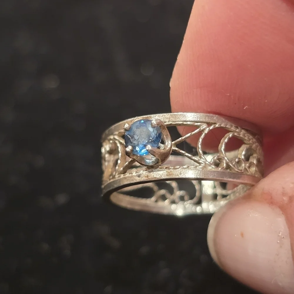 unbranded blue topaz