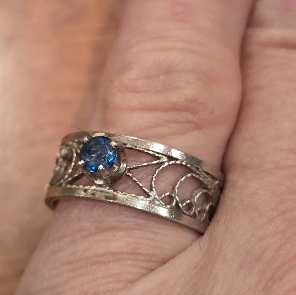 unbranded blue topaz