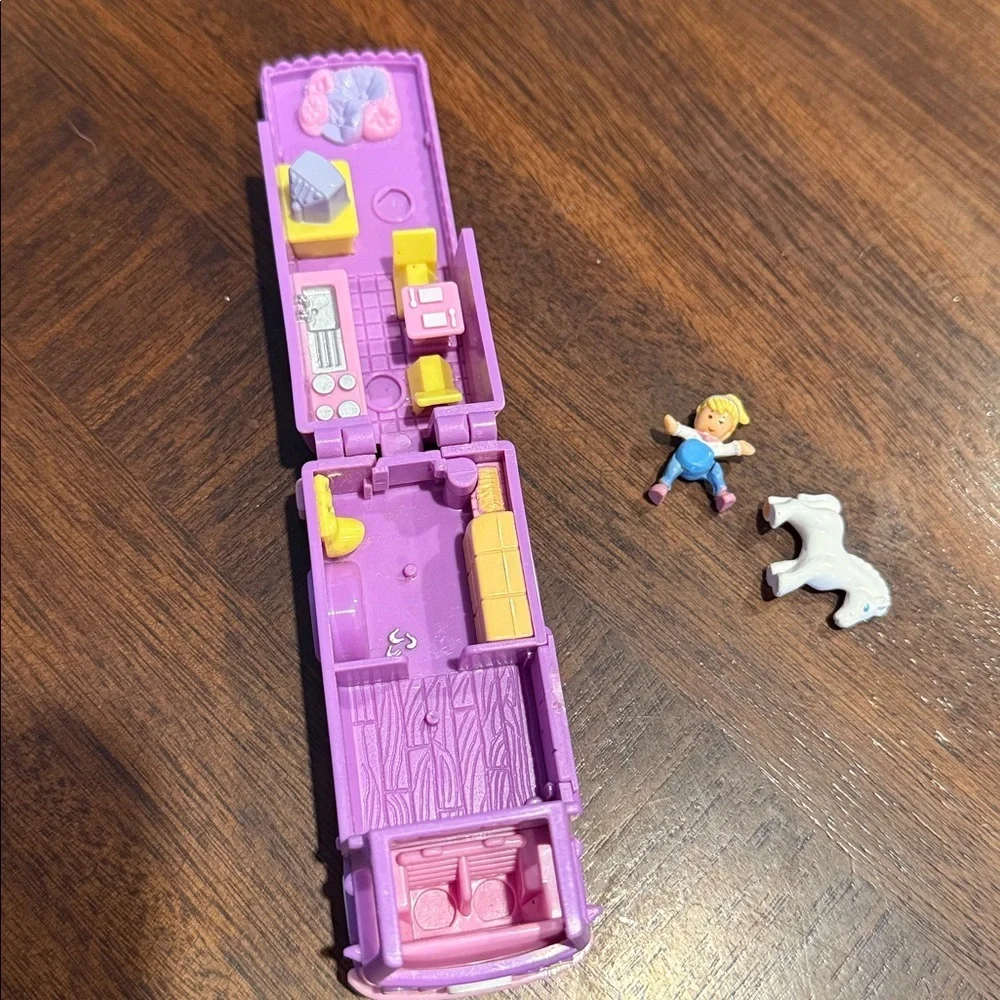 polly pocket exterior style