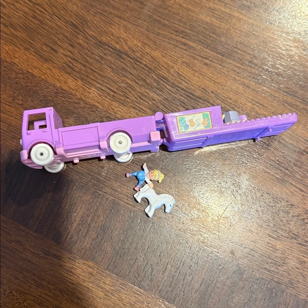polly pocket exterior style