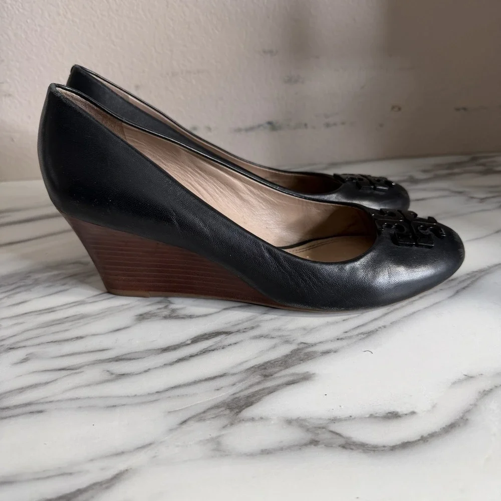 TORY BURCH Leather Wedge Pump Size 10 Heels Ballet Style Monogram Logo Black