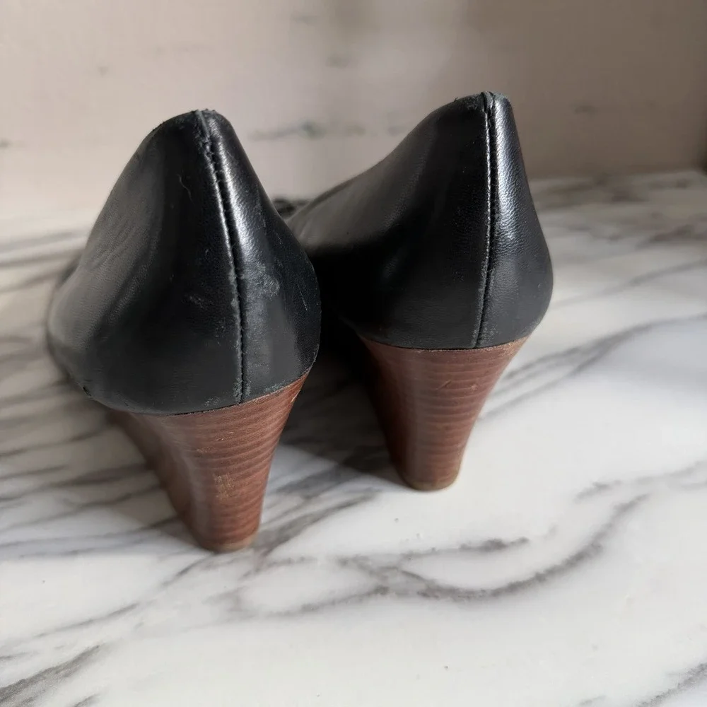 TORY BURCH Leather Wedge Pump Size 10 Heels Ballet Style Monogram Logo Black