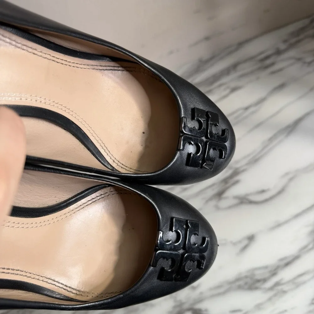 TORY BURCH Leather Wedge Pump Size 10 Heels Ballet Style Monogram Logo Black