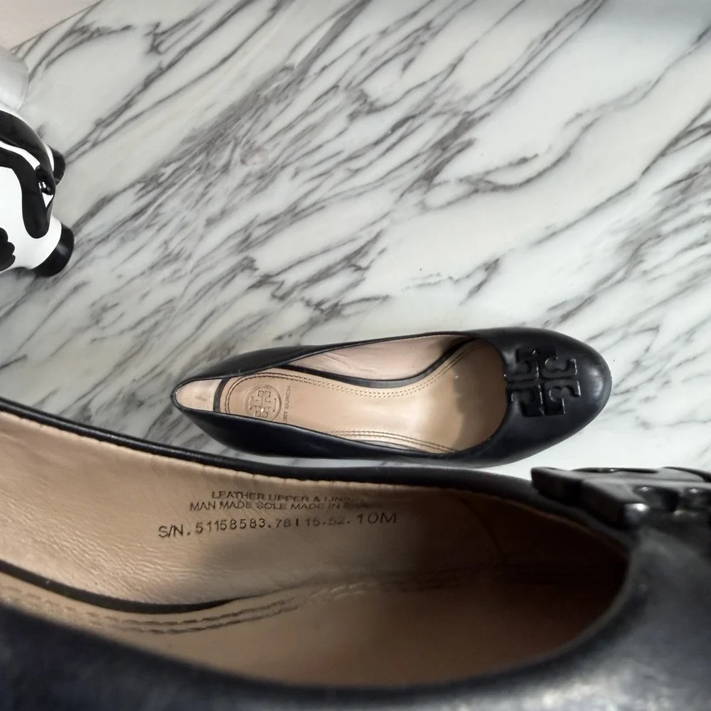 TORY BURCH Leather Wedge Pump Size 10 Heels Ballet Style Monogram Logo Black