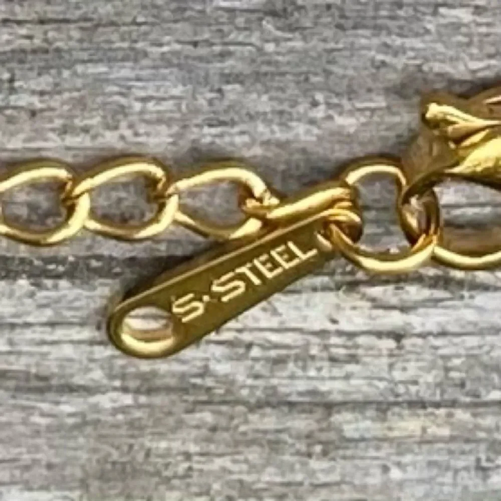 New Unbranded Black and Gold Clover Bracelet. NWOT!