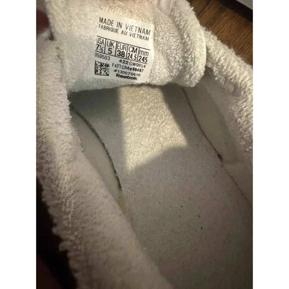 Reebok platform sneakers 7.5