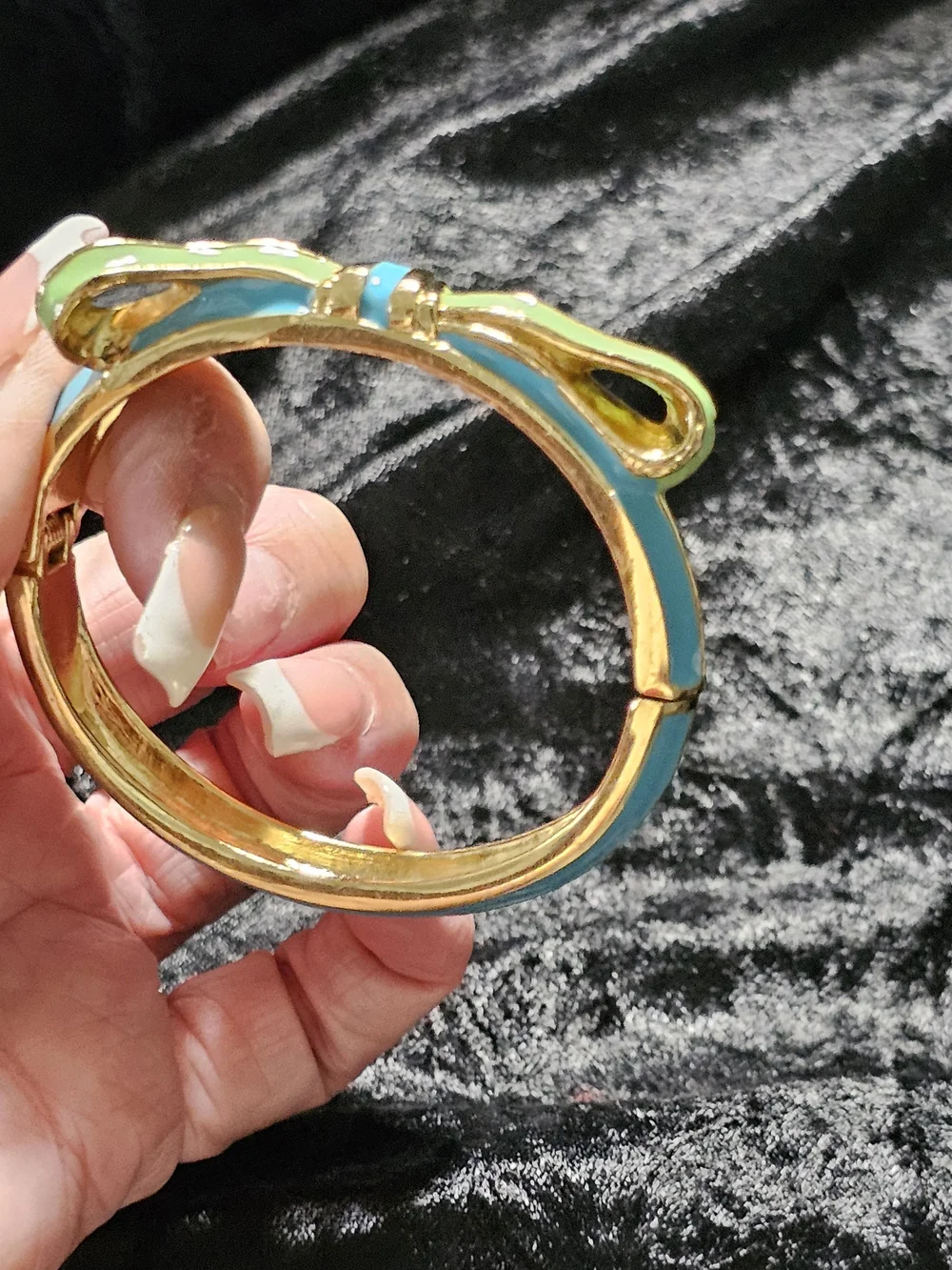 N/A elegant gold