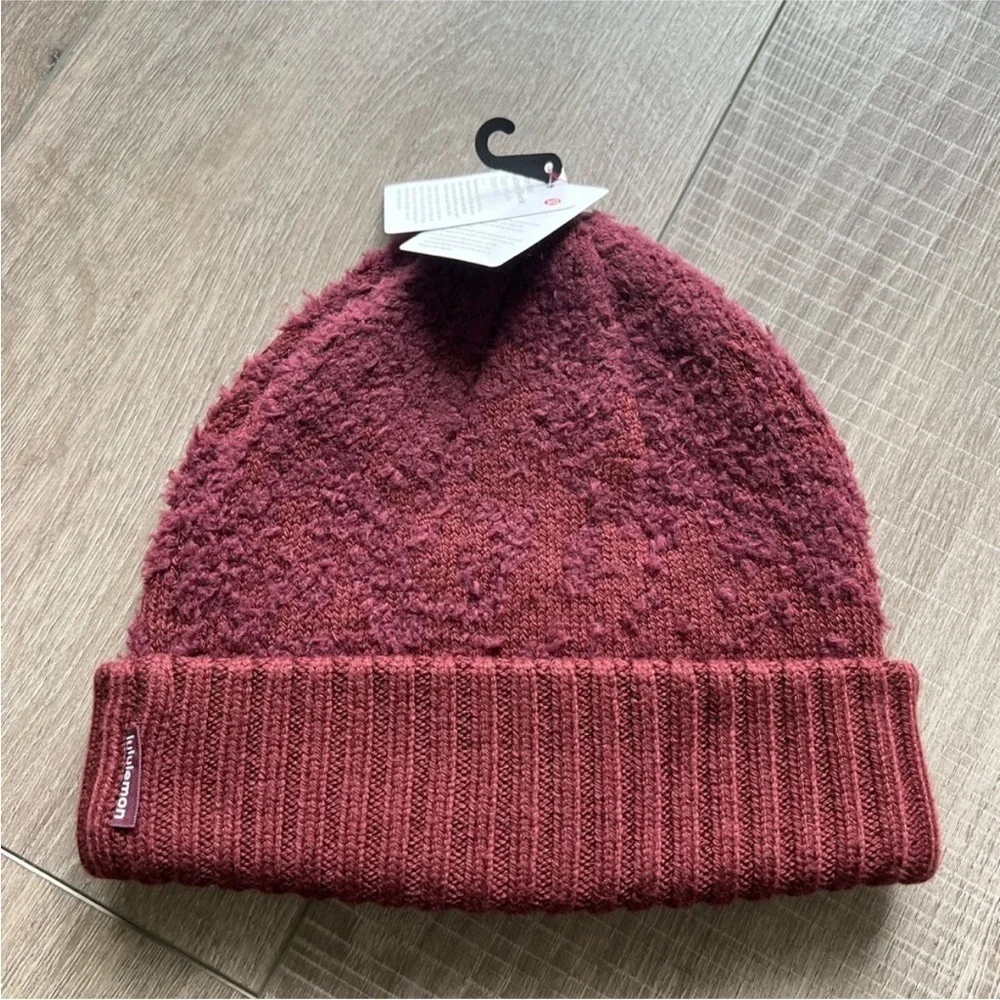 Lululemon Ombre Knit Textured Beanie in Red Merlot