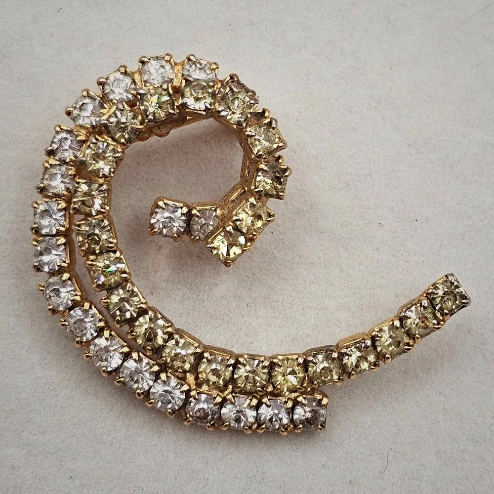 Rhinestone Swirl Brooch Gold Tone Clear Yellow/Lt Green Spiral‎ 1.5