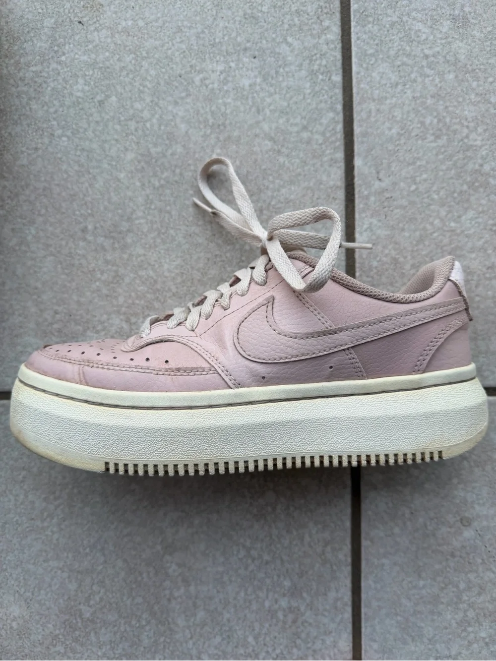 Nike women court