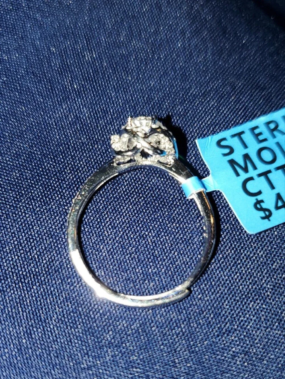 N/A elegant moissanite