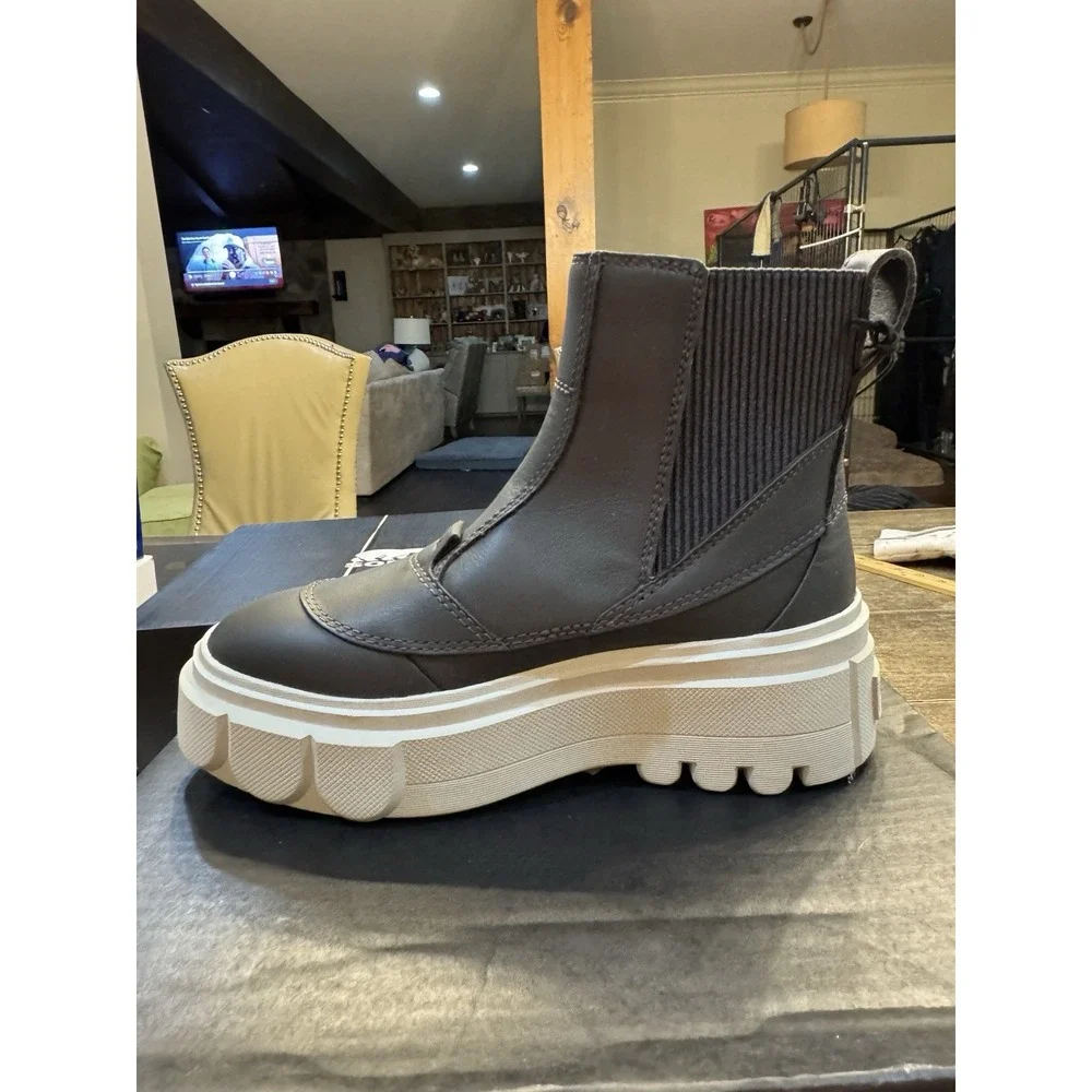 Sorel caribou boot