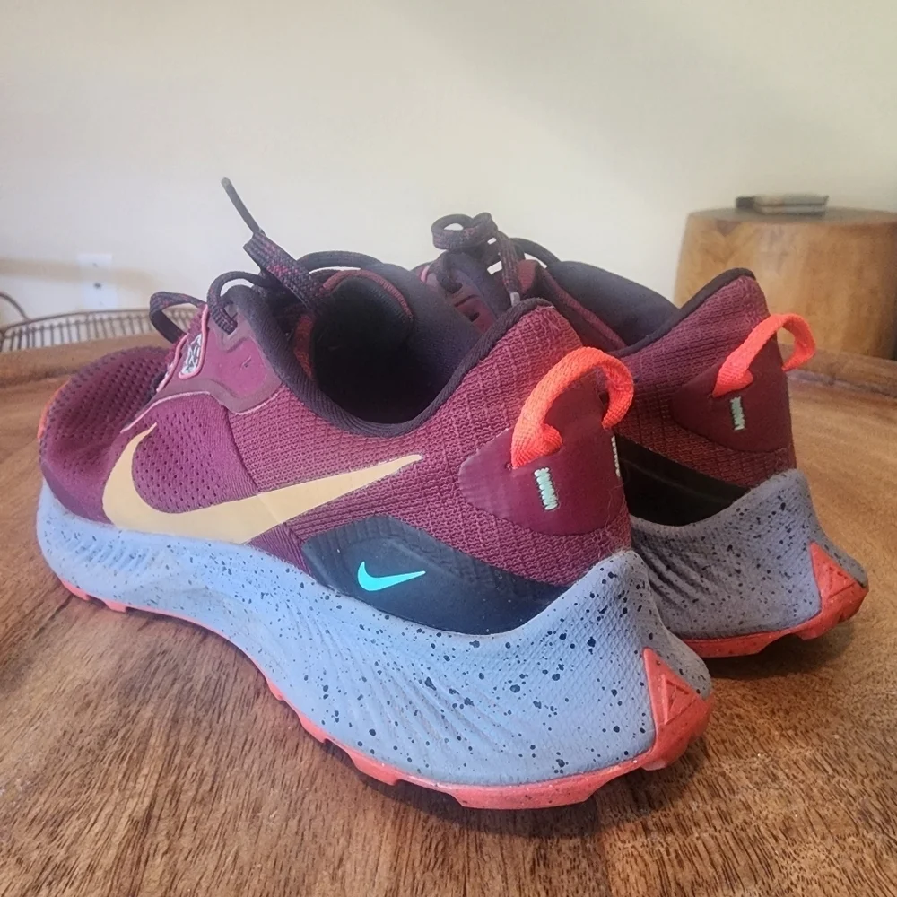 Nike hiking running