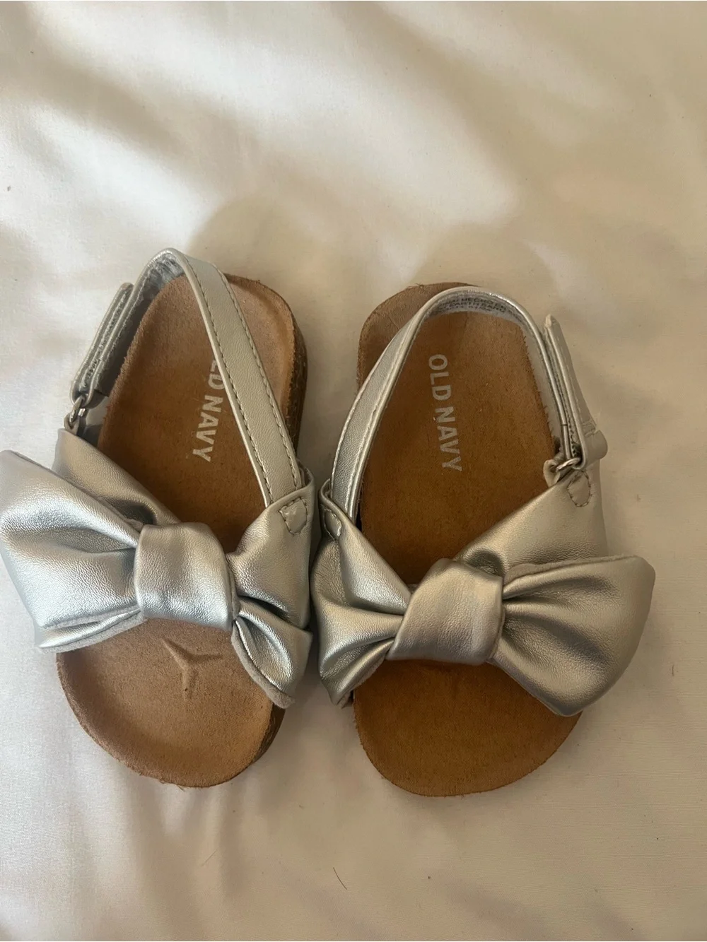 Old Navy Silver Bow-Front Toddler Sandals