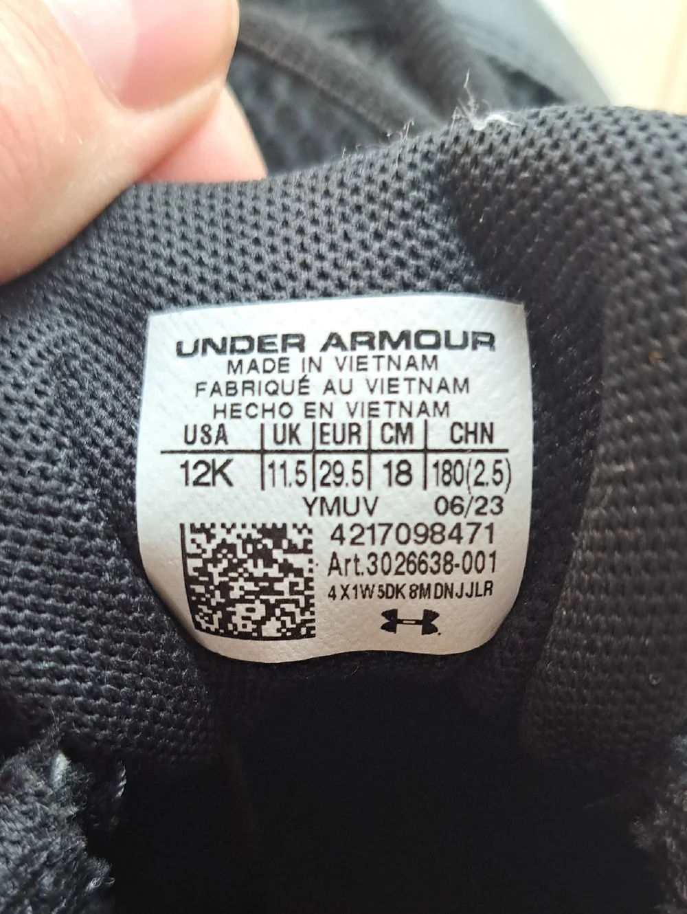 Under Armour owned •hook sporty