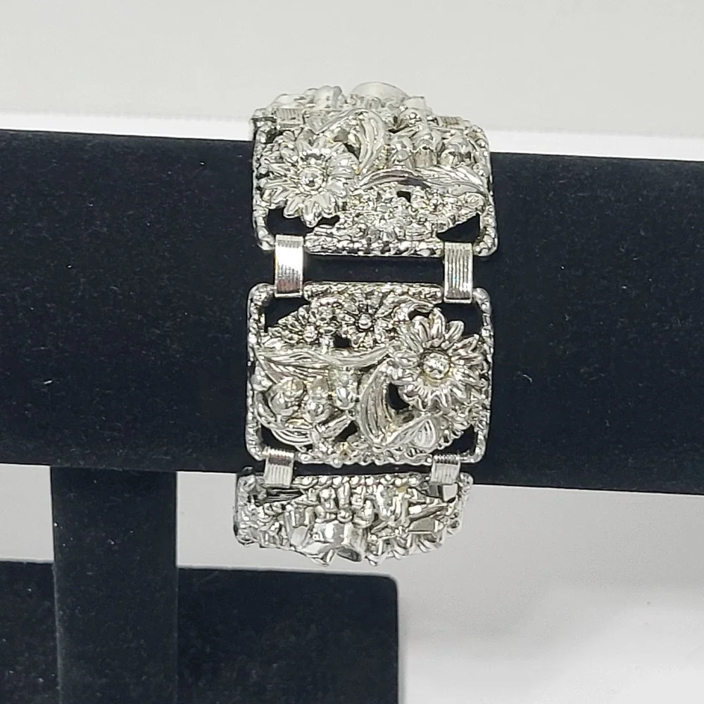 Vintage Sarah Coventry Silver Tone Floral Panel Bracelet Wide Hinged Link Ornate