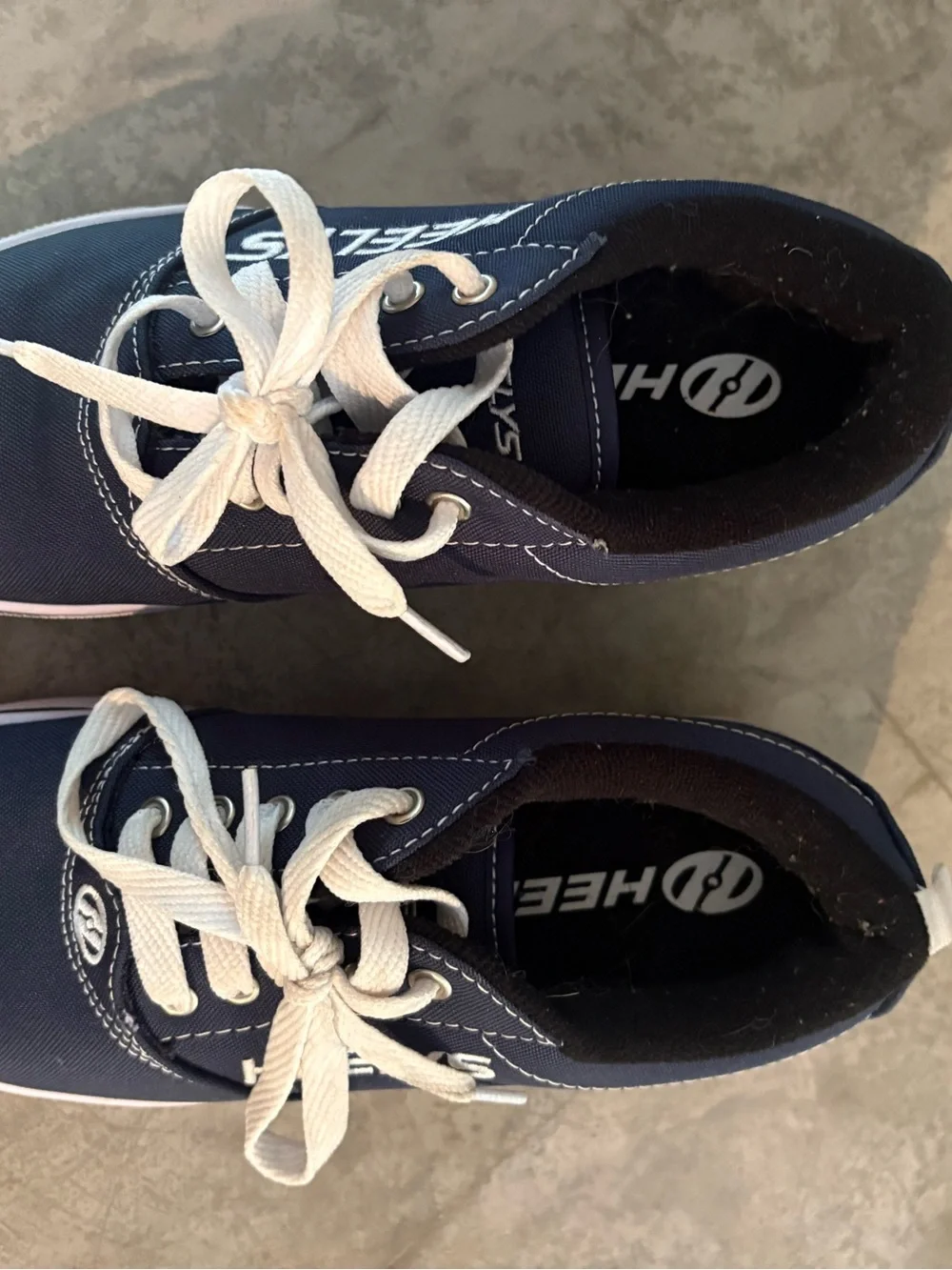 Heelys navy logo