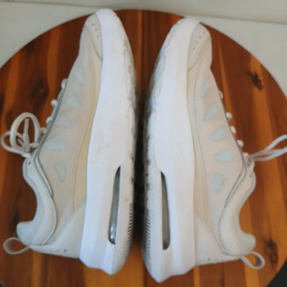 Nike see images