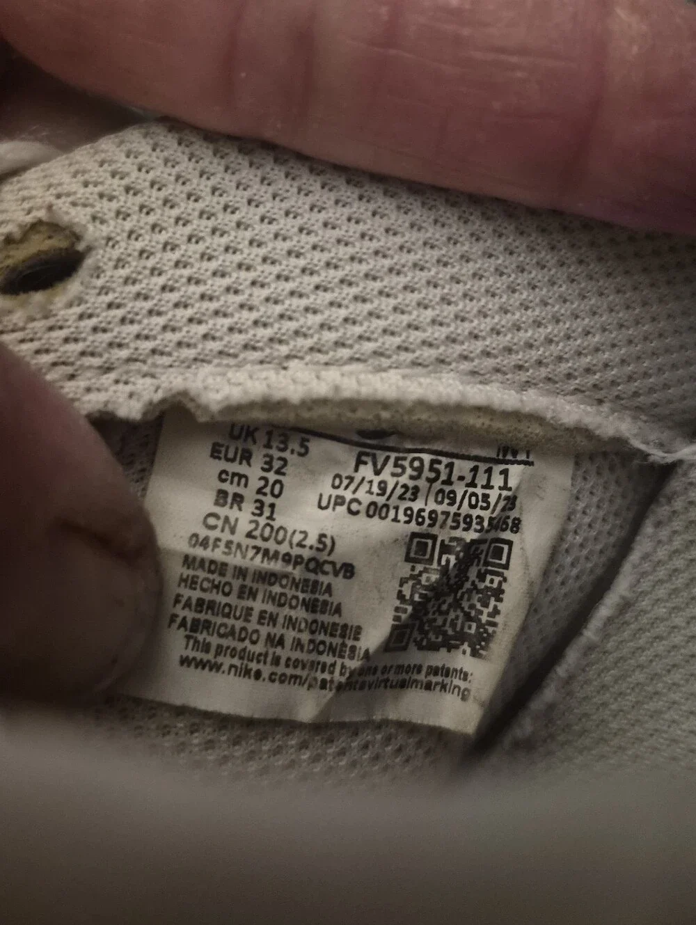 Nike Air Force discoloration slight bottoms