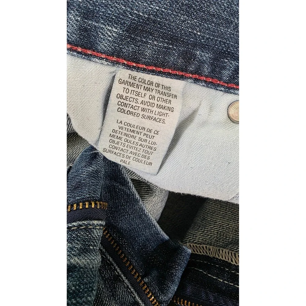 Tommy Hilfiger stitching feature