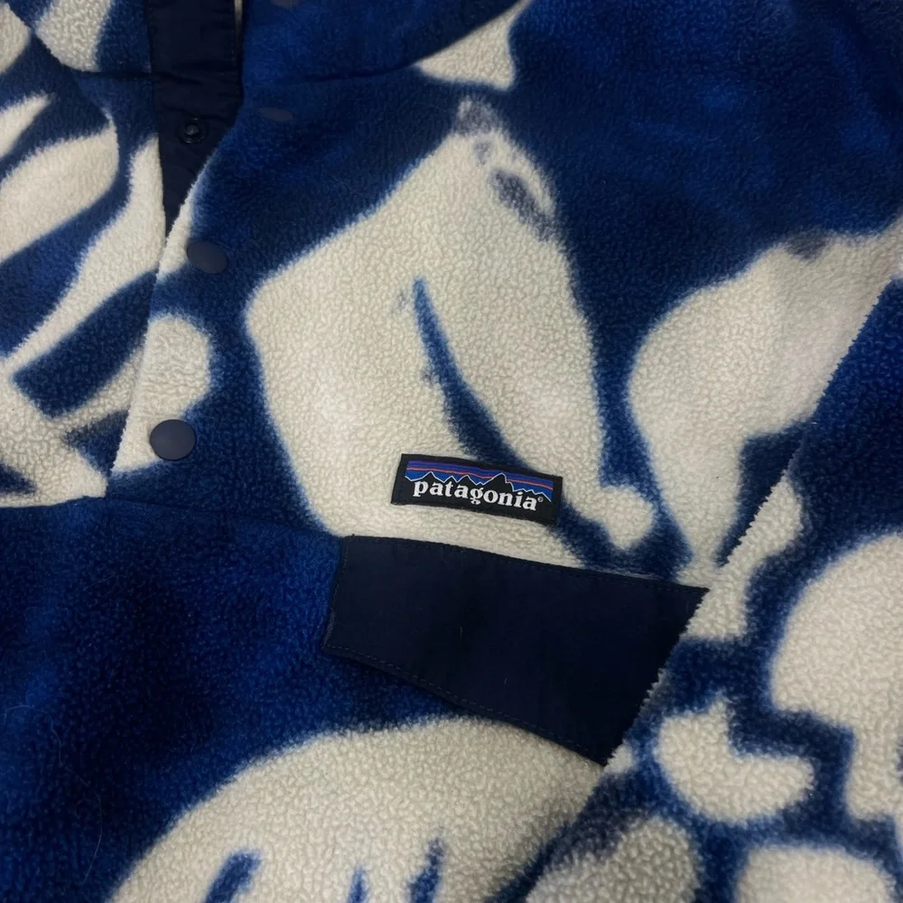 Patagonia Blue & White Floral Synchilla Fleece with Red Trim
