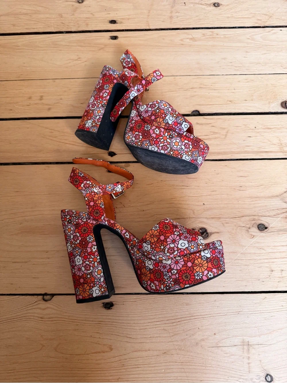 Jeffrey Campbell all catching