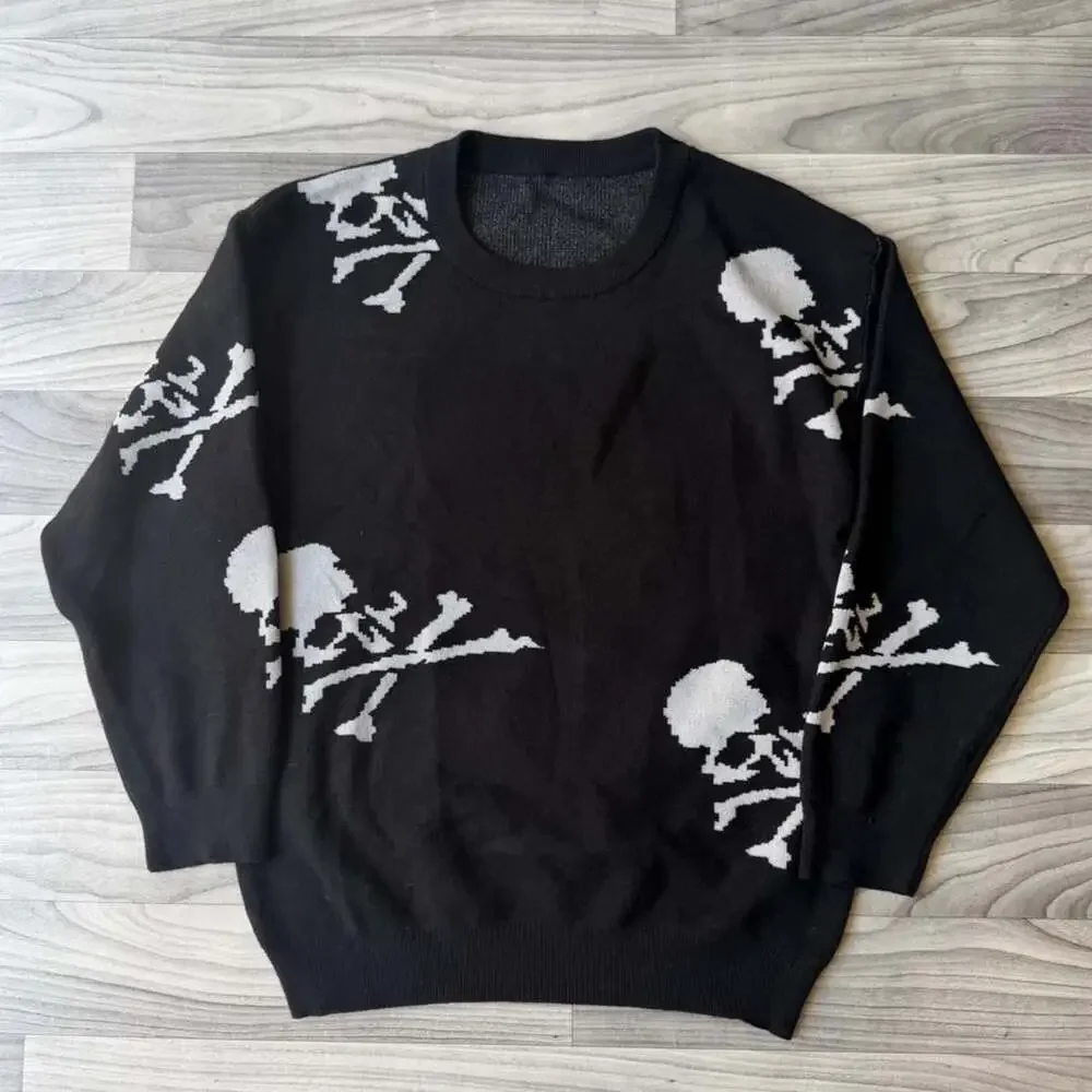 Vintage Y2K Skull and Crossbones Graphic Crewneck Sweater
