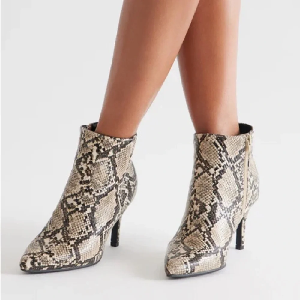 New Fashion Nova Sora Ankle Booties - Beige/Brown Size 8.5