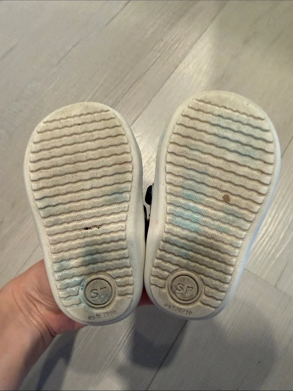 Stride Rite comfortable closed