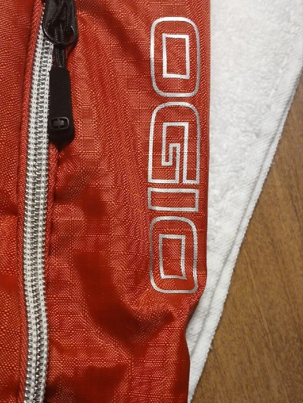 OGIO lightweight red