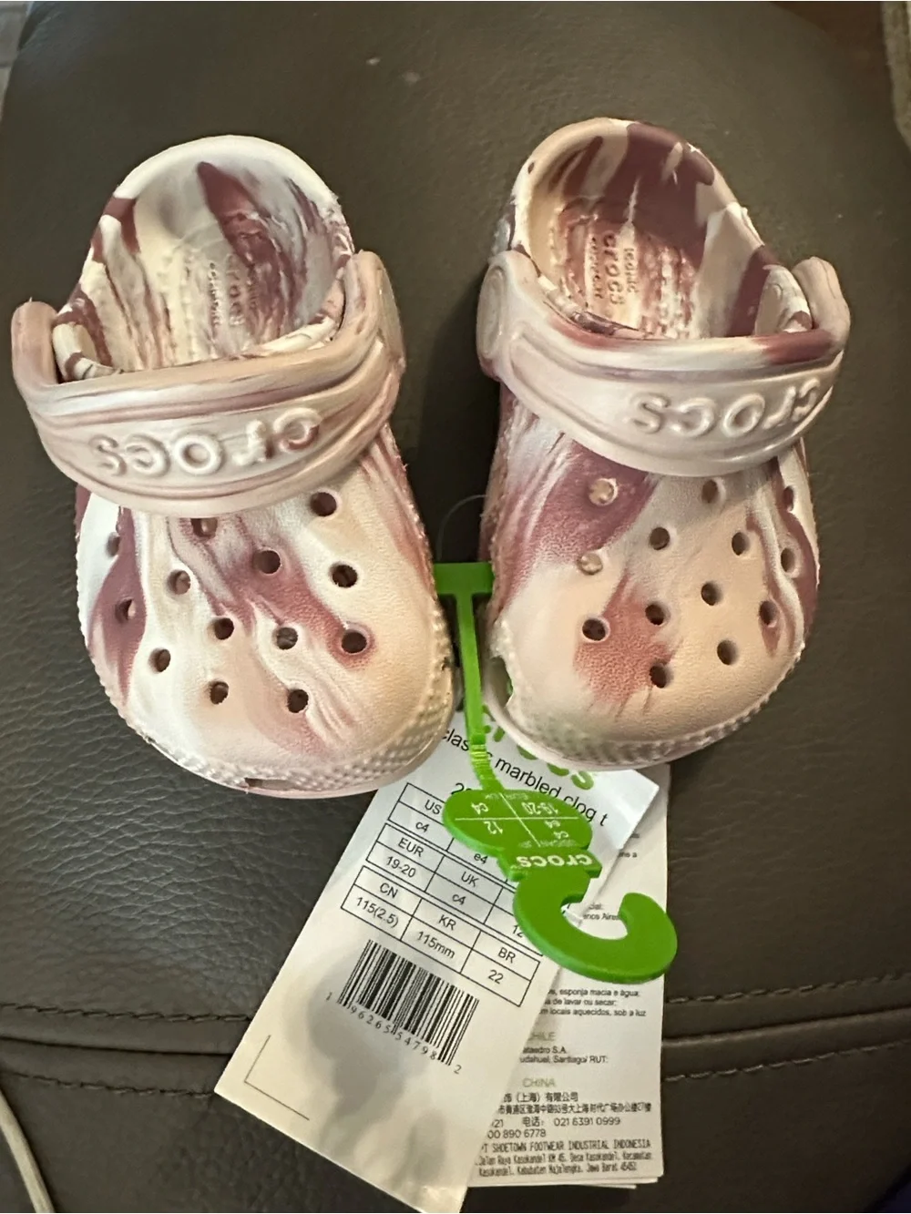 CROCS Kids Marble-Pattern Clogs in Pink and White