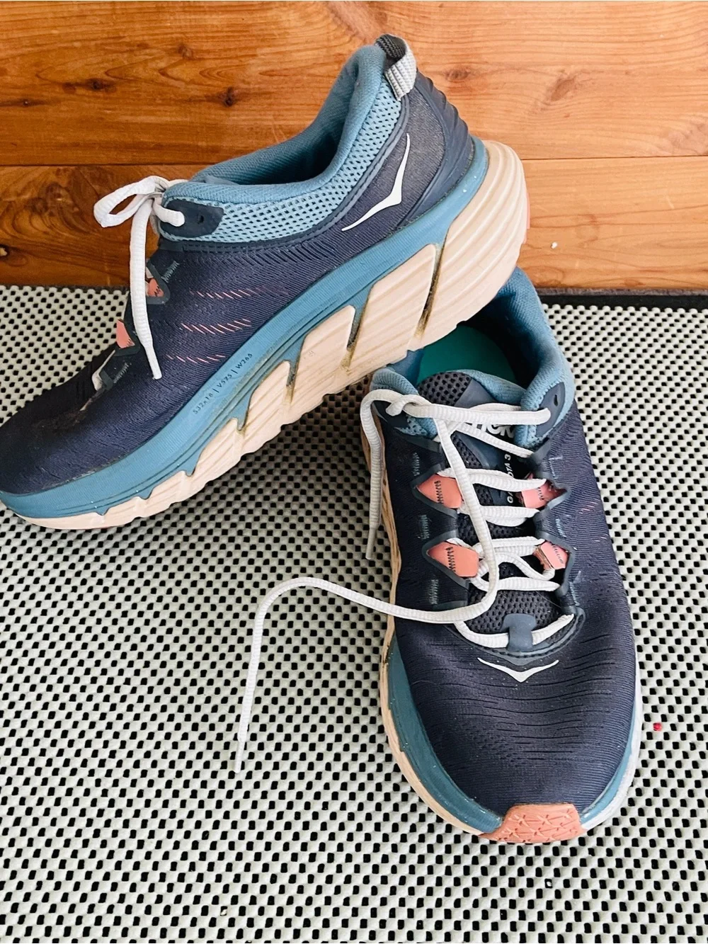 Hoka One One Gaviota 3 road running Sneaker Size 9
