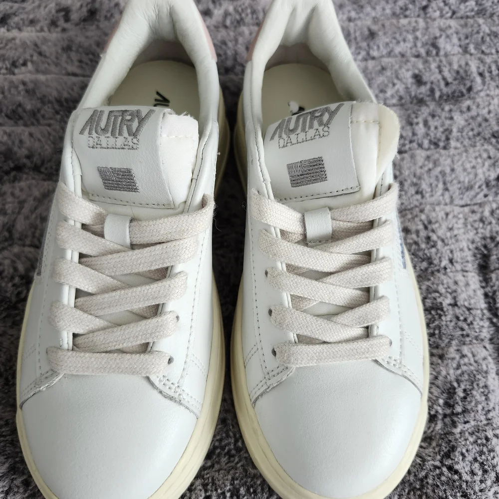 Autry stylish comfortable