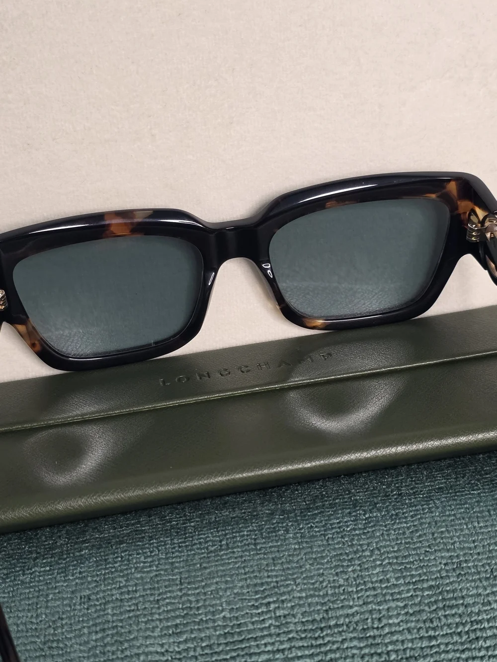 Longchamp longchamp lo735s 230 tortoise square sunglasses – new with case and booklet elegant