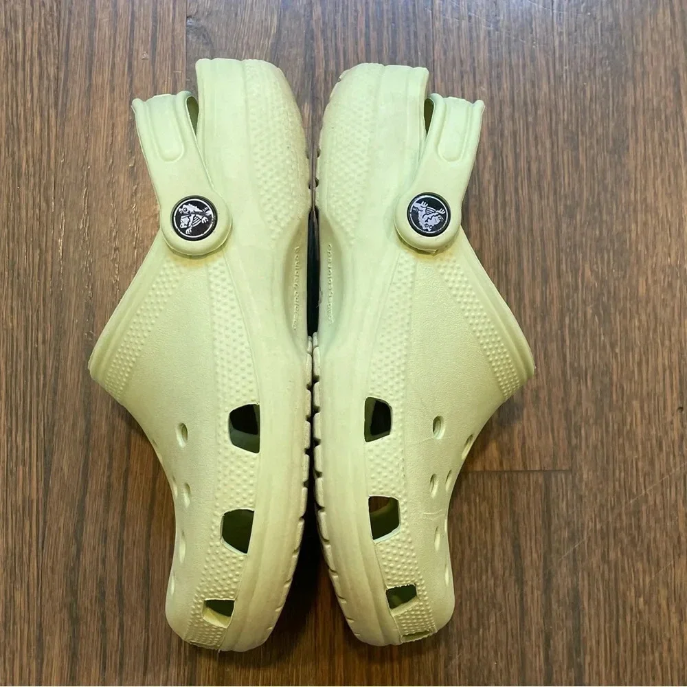 Crocs Classic Clogs Unisex Light Pastel Green Junior Size 2