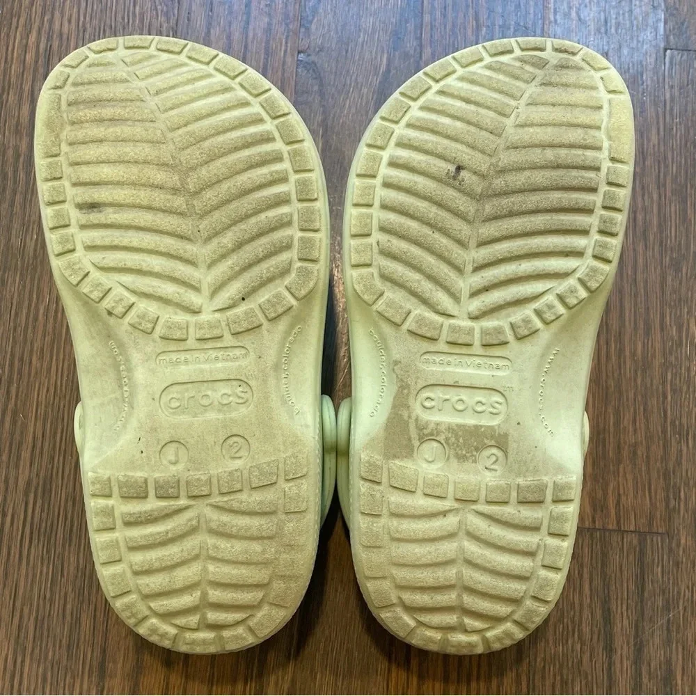 Crocs Classic Clogs Unisex Light Pastel Green Junior Size 2