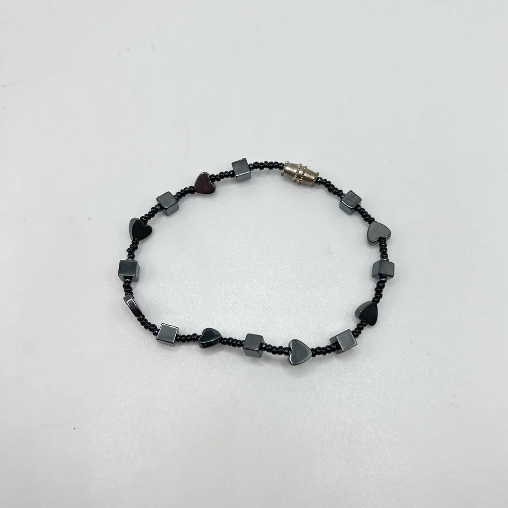 Hematite Heart & Square Bead Bracelet Black Twist Clasp 7.5”