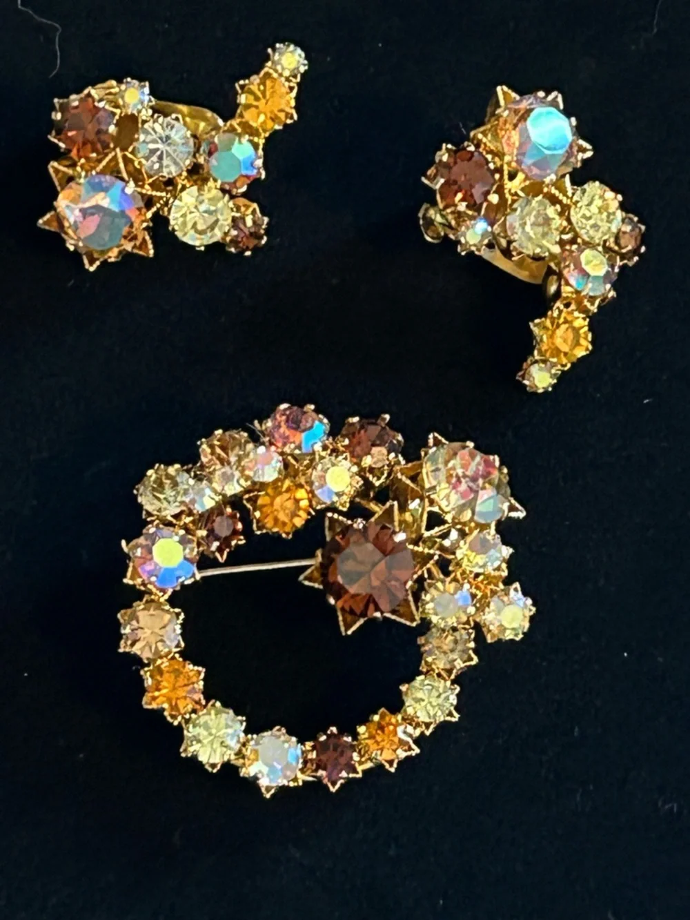 Karu Arke Inc elegant gold