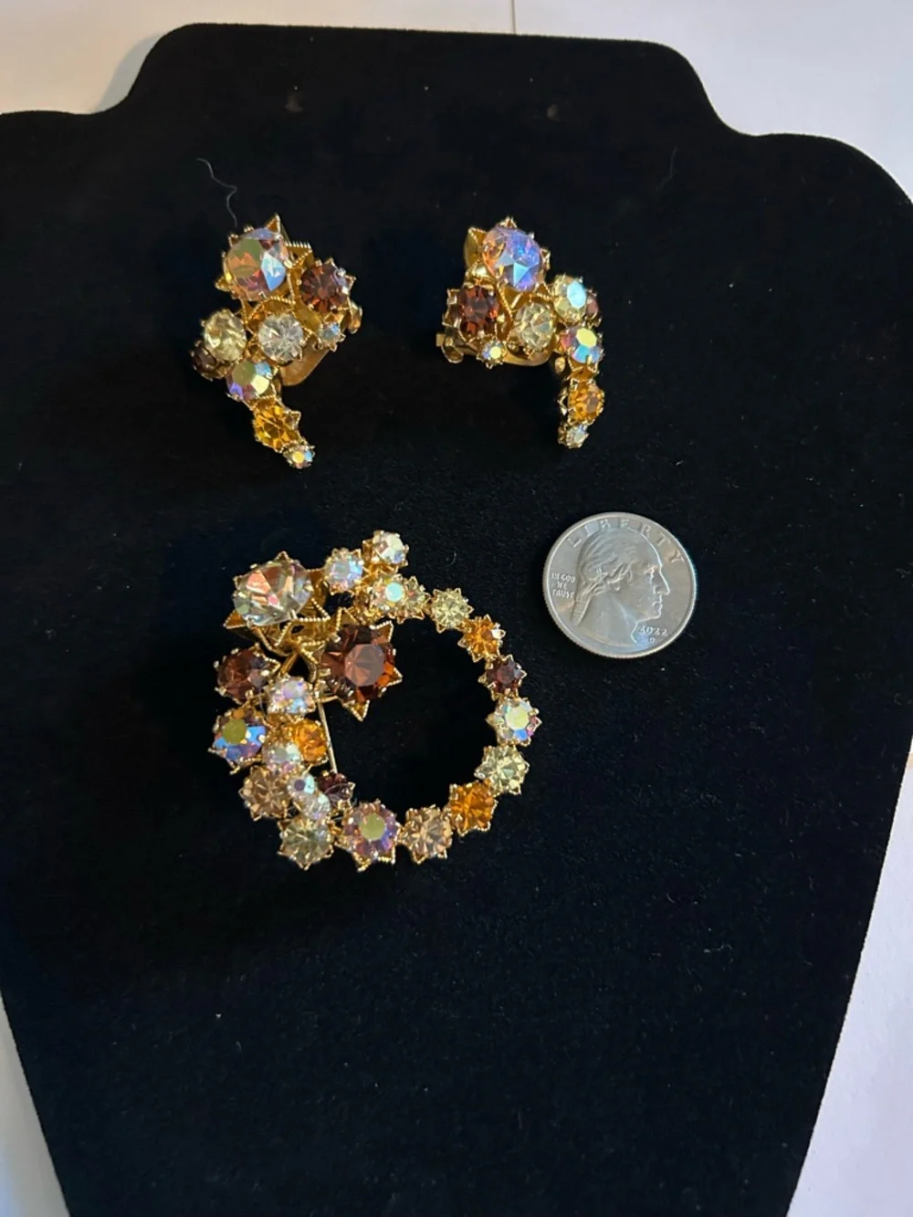 Karu Arke Inc elegant gold