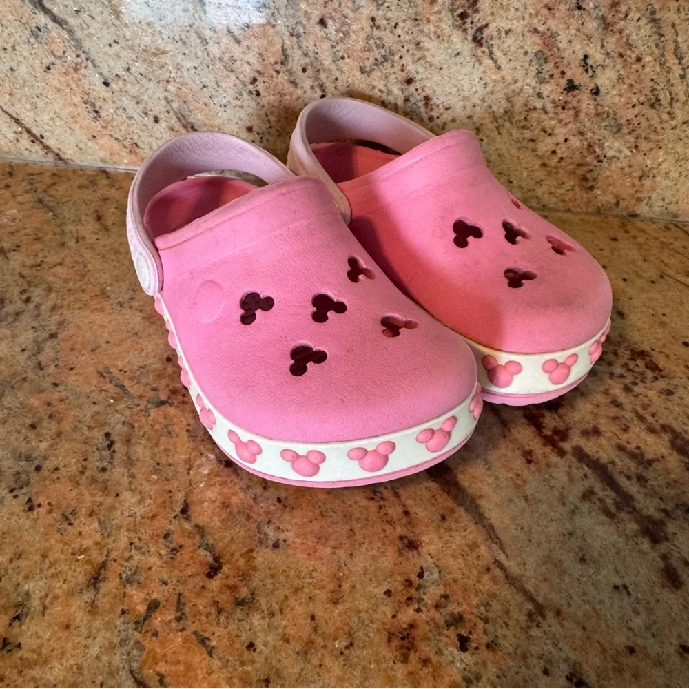 CROCS Size 6 7 Toddler Girls Pink Mickey Mouse Sandals