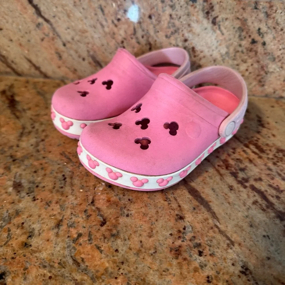 CROCS Size 6 7 Toddler Girls Pink Mickey Mouse Sandals