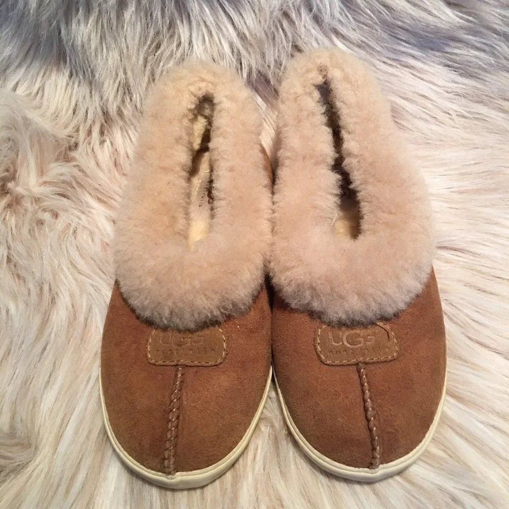 Ugg slippers SIZE 4